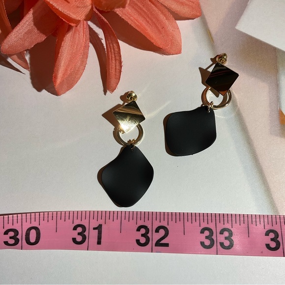 Black & Gold earrings - Picture 3 of 4